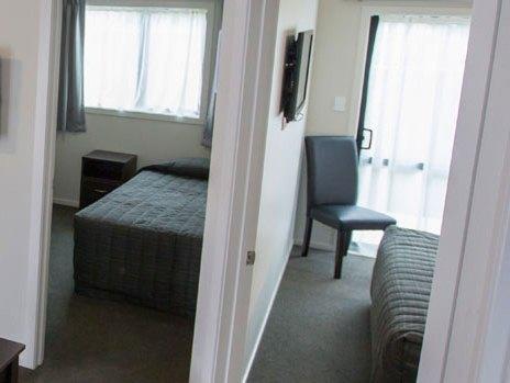 Two-Bedroom Apartment,698481141:JPEG